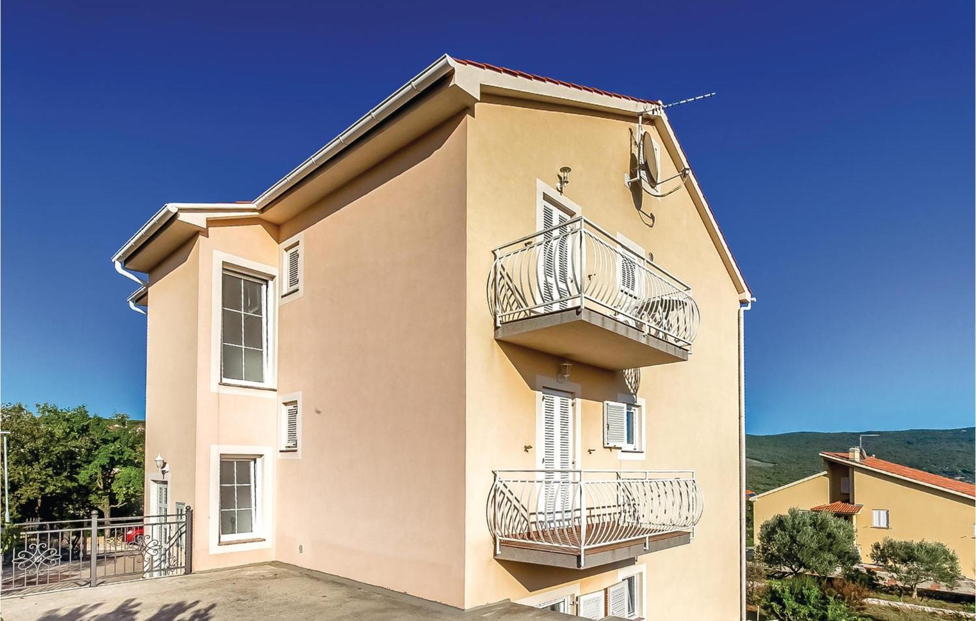 Stunning Apartment In Kornic With House Sea View מראה חיצוני תמונה