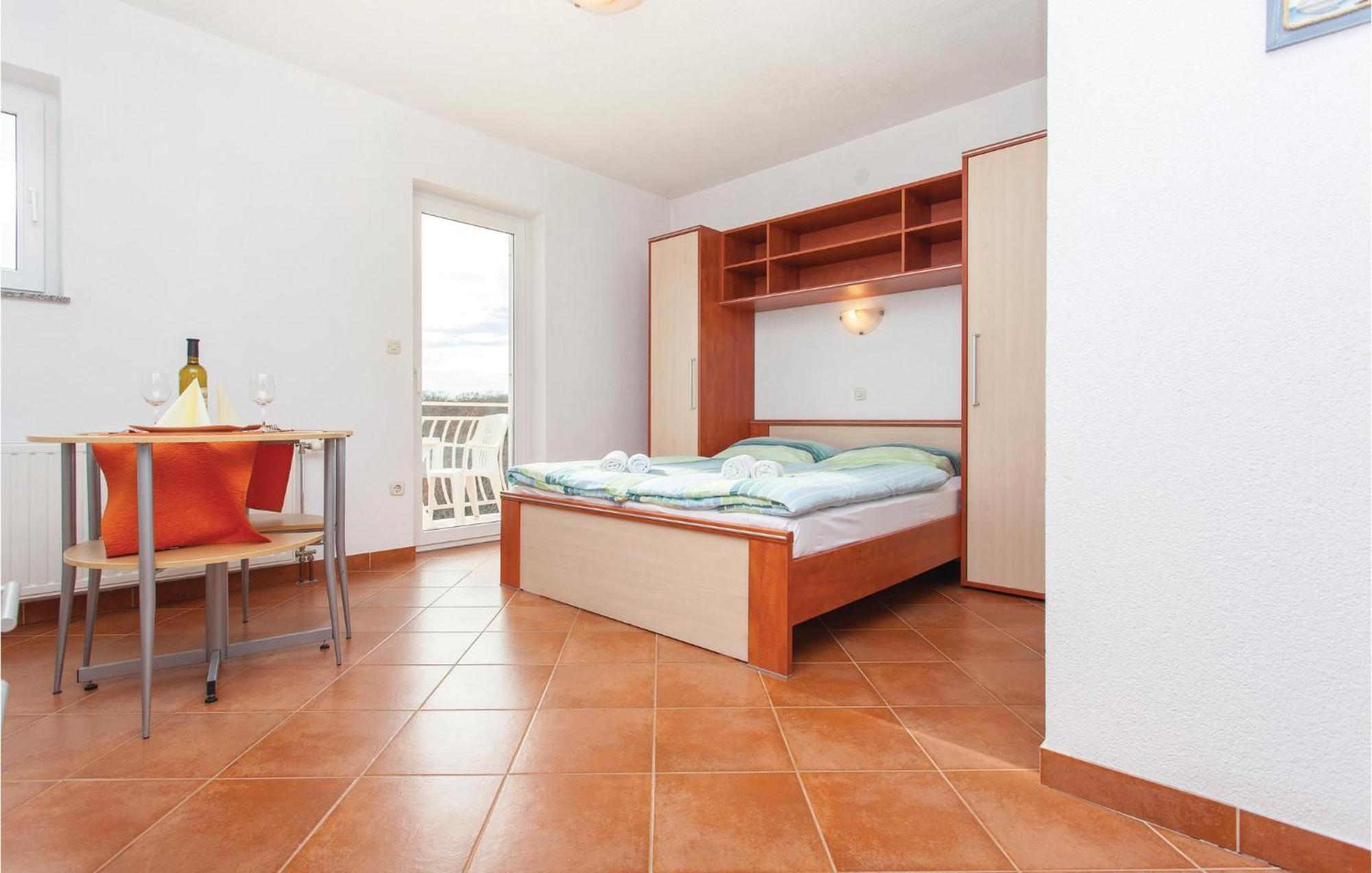 Stunning Apartment In Kornic With House Sea View מראה חיצוני תמונה