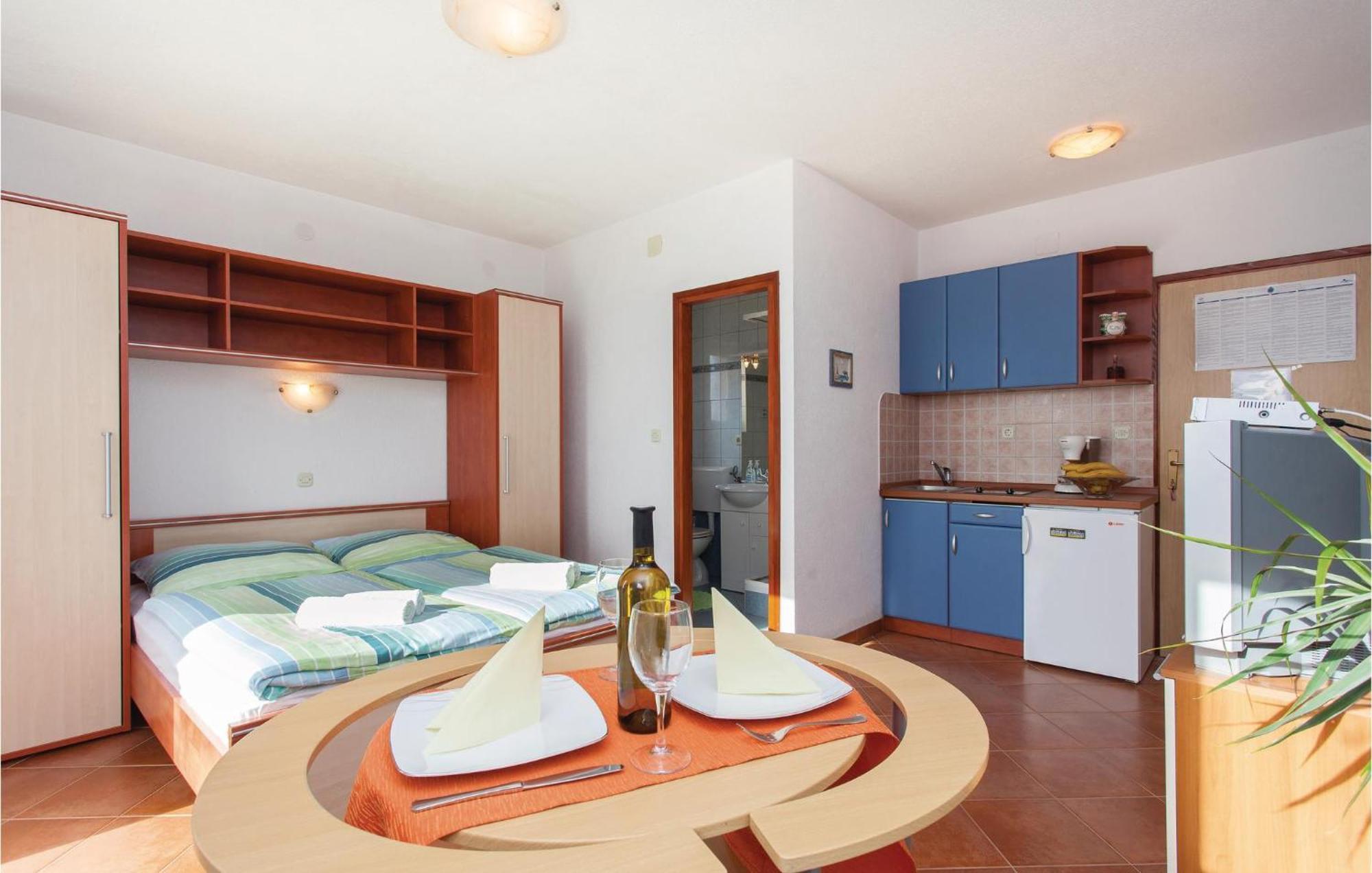 Stunning Apartment In Kornic With House Sea View מראה חיצוני תמונה